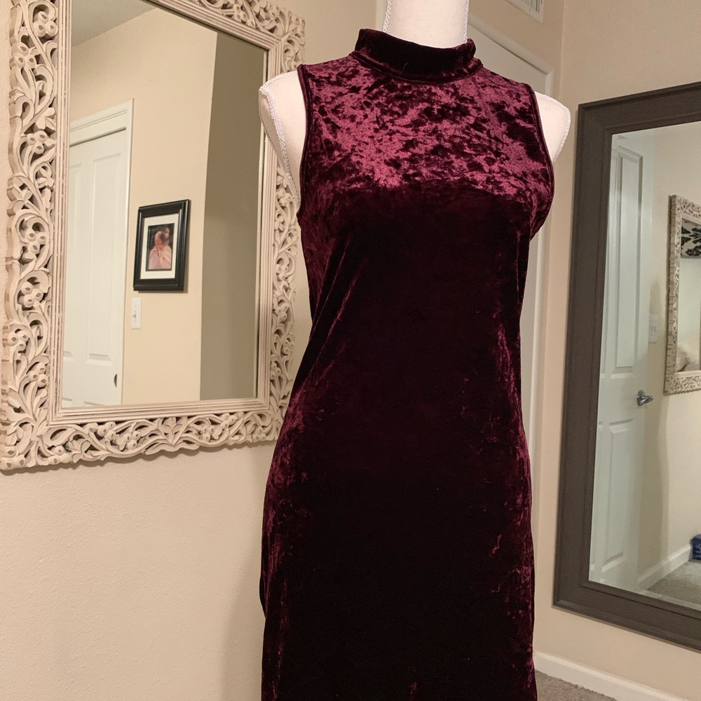 Plum, crushed velvet body con